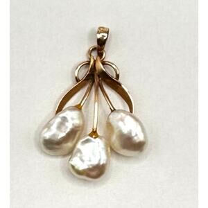 14K Yellow Gold Pendant with Pearls 1"